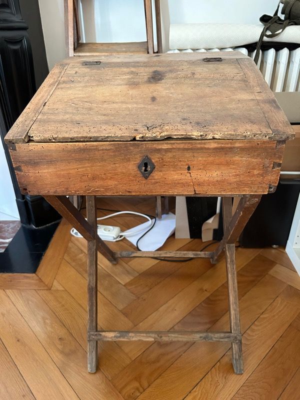 Ancien bureau d'enfant à re